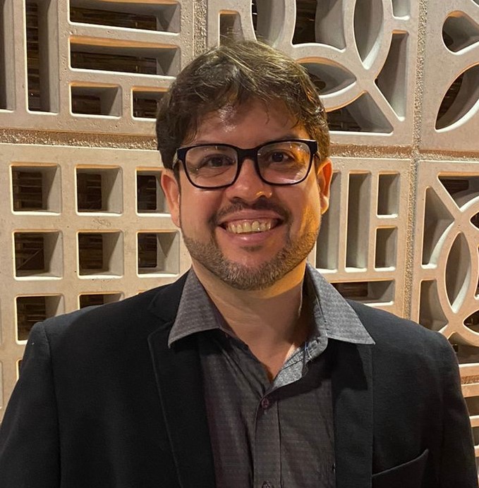 Prof. Josué C. Santos